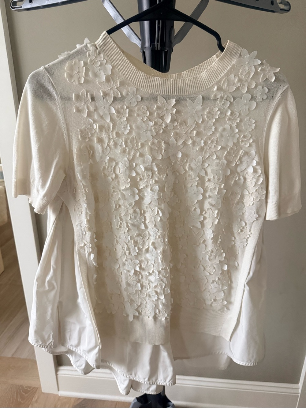 Moncler Cream Short-Sleeve Floral Appliqué Knit Tee